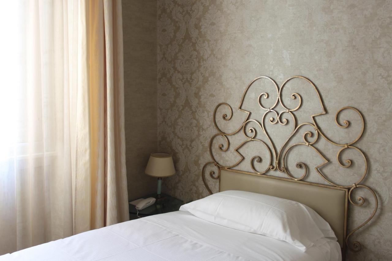C-Hotels De Rose Palace Florence Bilik gambar